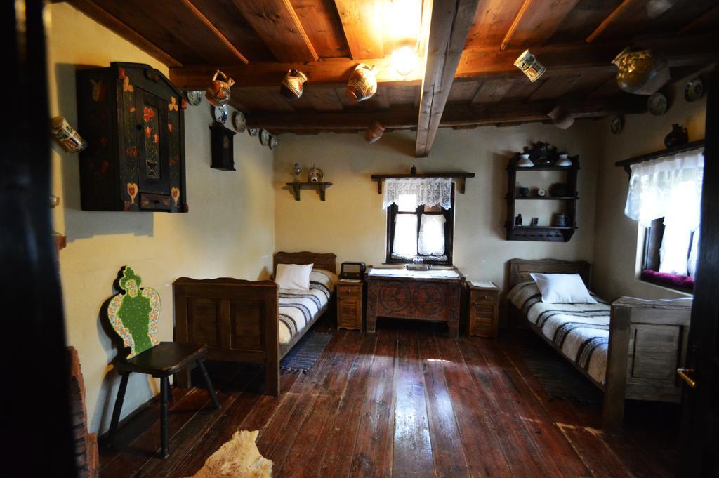 Arts And Crafts Guesthouse Baia-Sprie Rum bild